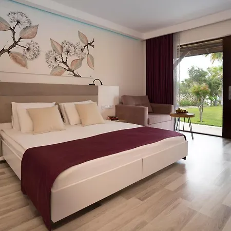 Ośrodek wypoczynkowy Flora Garden - Couples Concept - Adults Over 16 Only 5*